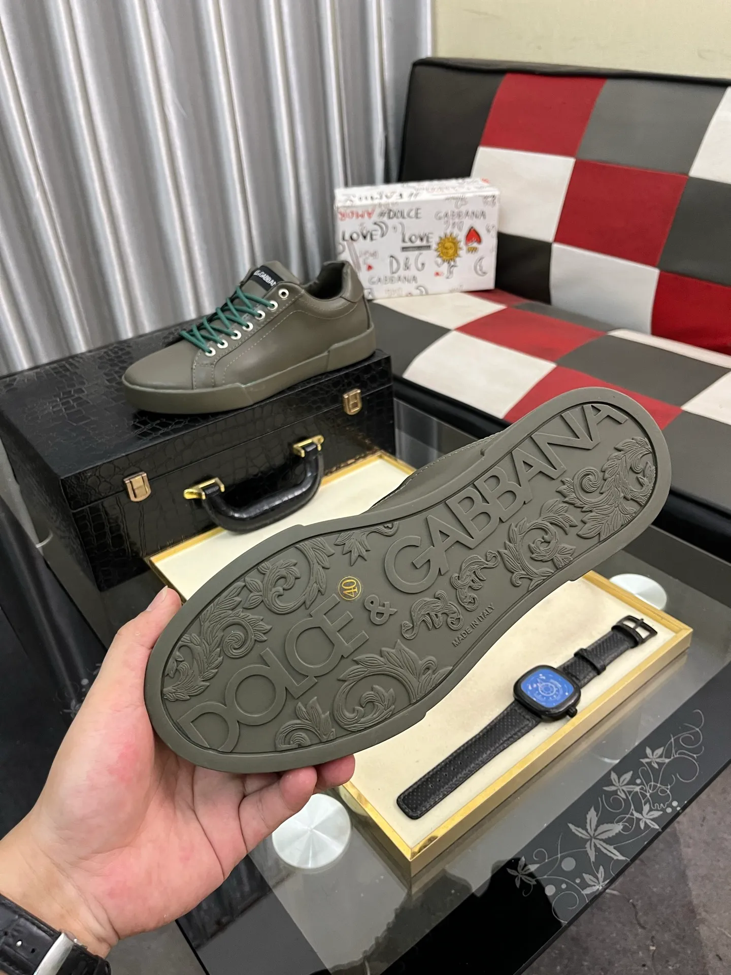 Men's shoes 💰420⌚️⌚️DG's latest popular 🔥🔥casual shoes, the tongue has the brand's iconic details, and the combination of silk cowhide and cow suede enhances the style. Fashionable and versatile, it can complement any look. Create an exquisite design with unique dynamic vitality and modern atmosphere, showing modern elegance. Size: 35-46